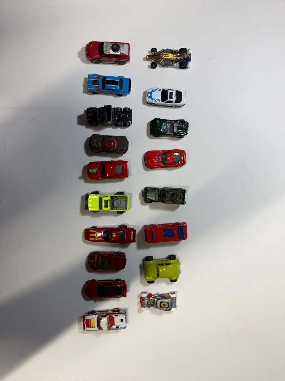 18 Hot Wheels® Assorted Mini Toy Cars - Red, Blue, Green & Yellow‎ Set